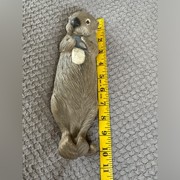Vintage Sandra Brue signed sandicast otter sculpture from 1984. Made in the USA - Picture 9 of 11
